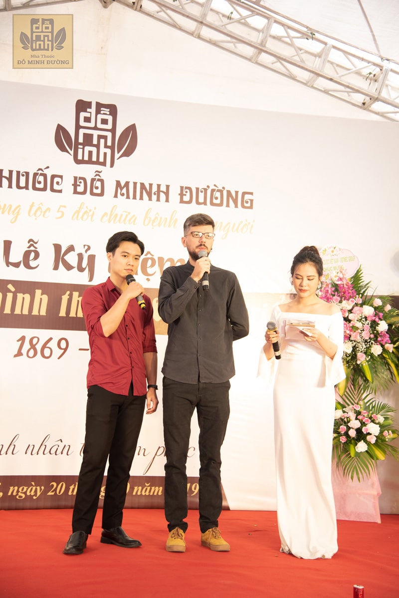 Anh Alex, nhiếp ảnh gia đã từng sống tại Hà Nội 3 năm, người từng chữa khỏi vôi hóa cột sống tại Đỗ Minh Đường