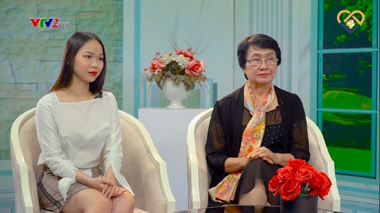 Bạn Huyền Anh chia sẻ về hành trình trị mụn trứng cá thành công bằng Hoàn Nguyên trên VTV2