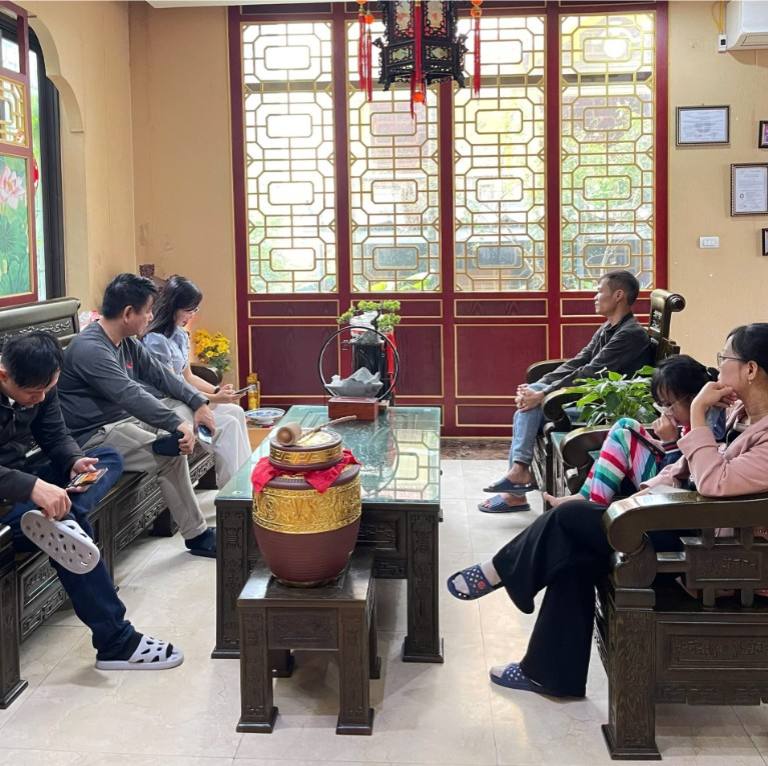 Đông đảo bà con tìm đến Đỗ Minh Đường gặp Lương y Tuấn